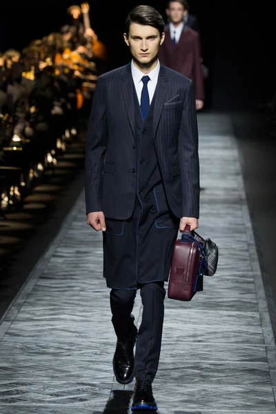 Look 18